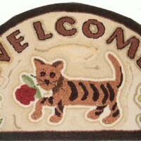 Semicircular welcome mat featuring a kitten and flowers design.